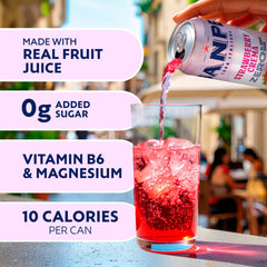 San Pellegrino pack de 24 latas dispuesto para evento, práctico para reuniones