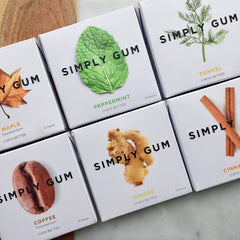 SIMPLY Gum detalle del cierre y textura del envase fácil de abrir