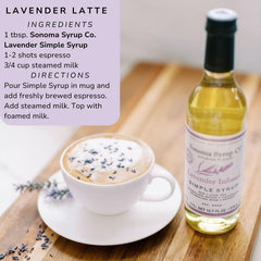 Sonoma Syrup Co jarabe de lavanda vertido en latte destacando aroma floral