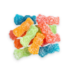 Sour Patch Kids gominolas en mano para comparar tamaño y portabilidad