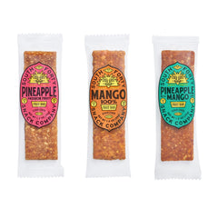 South 40 Snacks barra sostenida en mano para comparar tamaño y porción