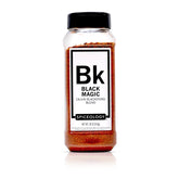Spiceology frasco Black Magic Cajun vista frontal con etiqueta clara y beneficio en cocina