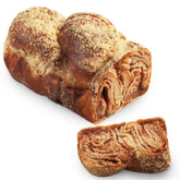 Stern's Bakery babka frontal mostrando corteza dorada y atractivo visual