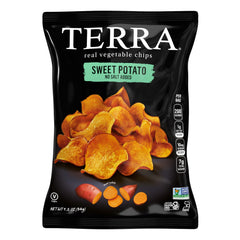 Terra bolsa abierta con mano sacando chip fácil de llevar