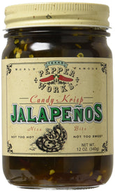 Texas Pepper Works frasco frontal mostrando jalapeños crujientes y atractivo visual