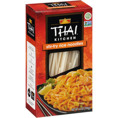 Thai Kitchen primer plano textura de fideos que absorben salsa