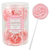 THE HAMPTON CANDY COMPANY paletas rosas al frente mostrando el paquete y colores llamativos