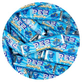 THE HAMPTON CANDY COMPANY bolsa PEZ Sour Blue Raspberry vista frontal con cantidad visible y conveniencia