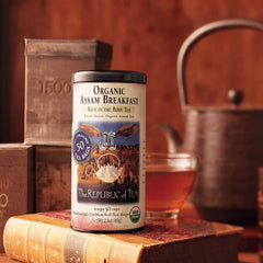 The Republic of Tea primer plano de hojas de Assam mostrando textura y sabor auténtico