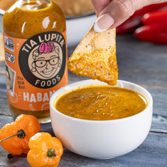 TIA LUPITA chipotle servido en plato destacando sabor ahumado