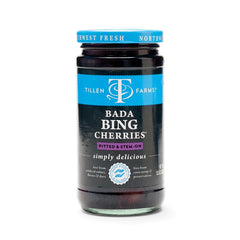 Tillen Farms frasco fronta l de Bada Bing Cherries mostrando etiqueta y tallos, ideal para cocteles