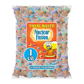 TOXIC WASTE empaque frontal que muestra sabores y ventaja de compartir