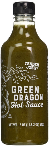 Trader Joe's frente de botella de Green Dragon con etiqueta visible y uso en mesa