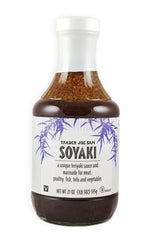 Trader Joe's Soyaki glaseando pollo en sartén mostrando color y brillo apetitoso