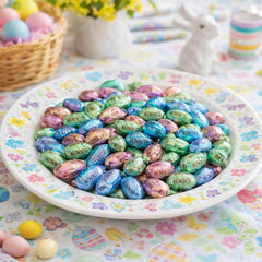 TREATBASKET huevos en canasta decorativa listos para búsqueda de Pascua y compartir