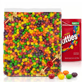 TREATBASKET Skittels bolsa frontal mostrando colores vibrantes y conveniencia