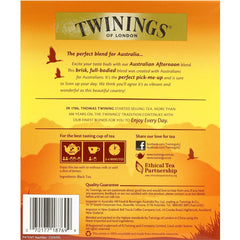 Twinings taza con infusión preparada mostrando color ámbar y servicio fácil