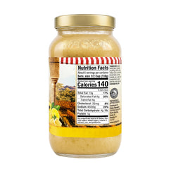 Uncle Giuseppe's vertiendo salsa sobre pollo para sabor instantáneo