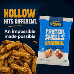 Unique Snacks pretzel shell en mano para mostrar tamaño y porción práctica
