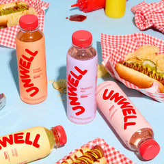 Unwell botella en mano muestra tamaño de 16.9 fl oz y portabilidad