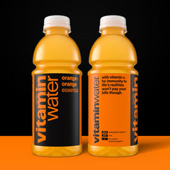 vitaminwater color y textura del líquido que sugiere sabor cítrico refrescante