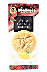 Walkers galletas servidas junto a una taza de té, acompañamiento perfecto
