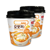 Yopokki taza frontal Cheese mostrando diseño y conveniencia