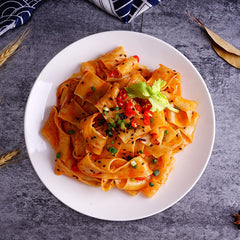 Yummy99 Akuan textura de fideos anchos no fritos destacando masticabilidad