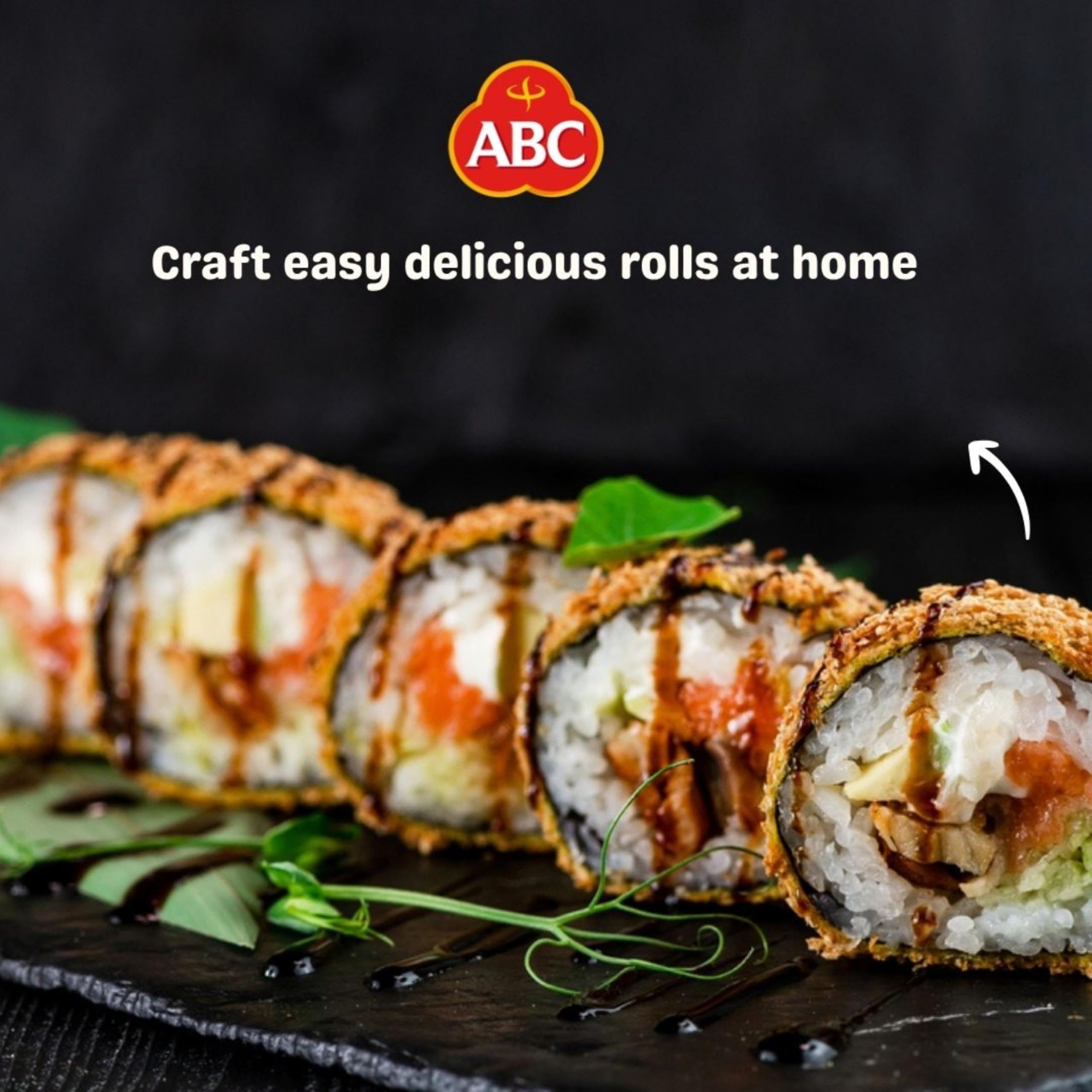 ABC en cocina estilo asiática realzando platos caseros