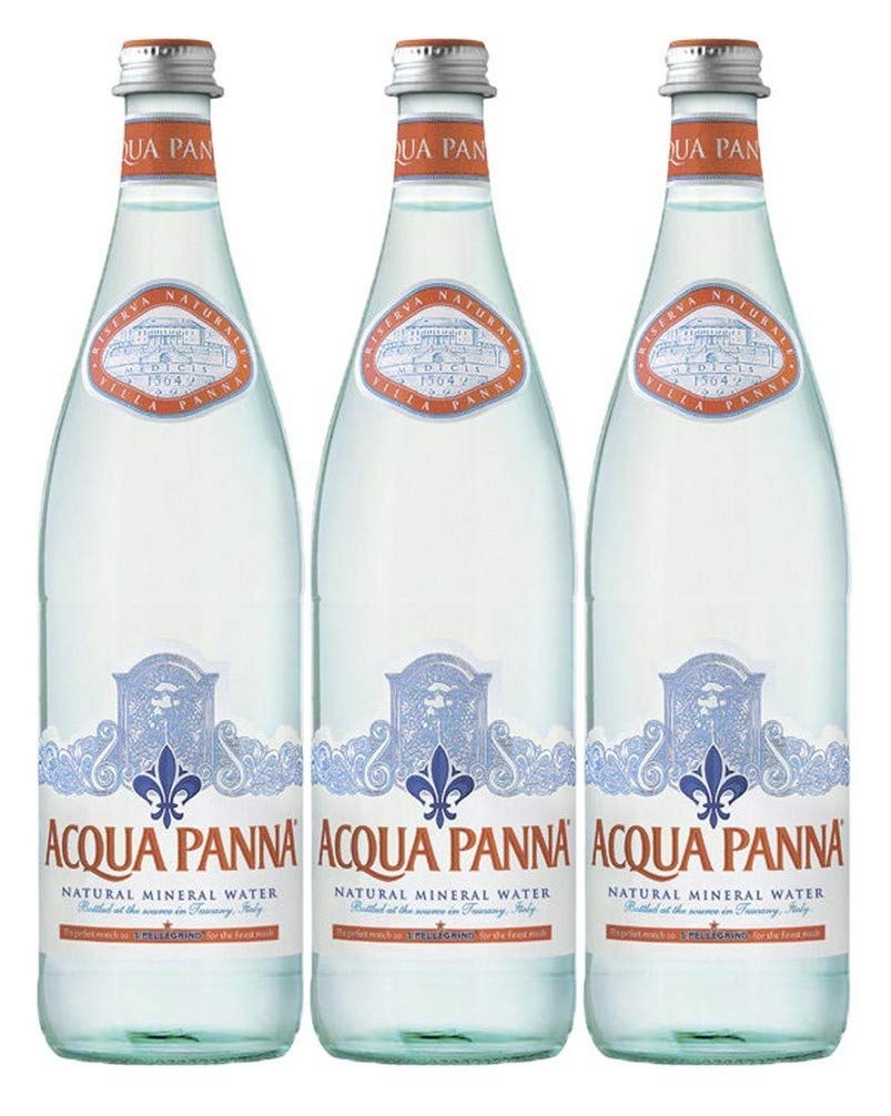 Acqua Panna botella de cristal frontal elegante para servir en mesa
