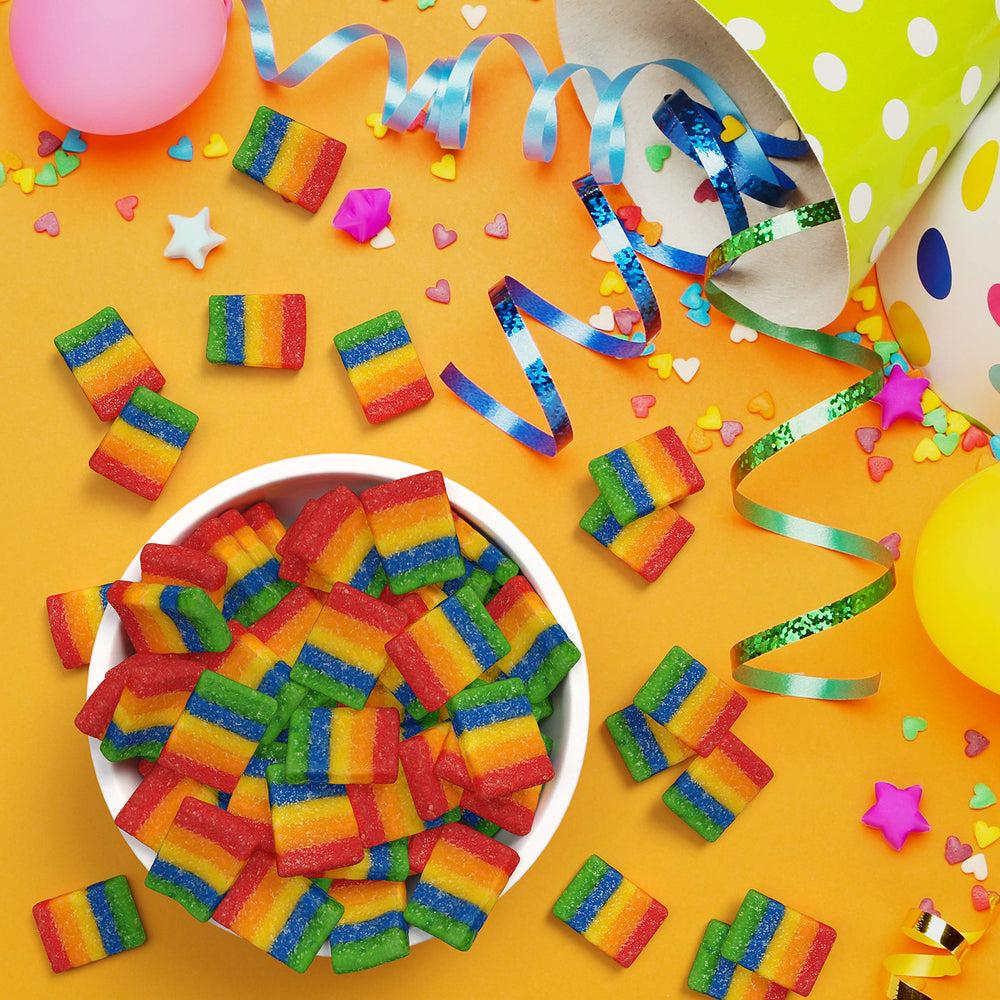 Airheads mezclados con otros dulces en bandeja para variedad en fiestas