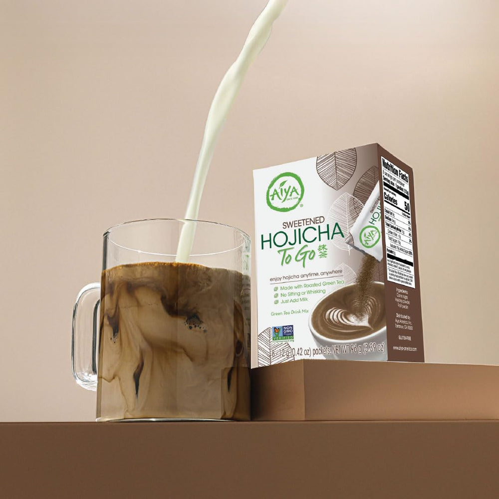 AIYA SINCE 1888 latte de hojicha servido en taza demostrando cremosidad y color tostado