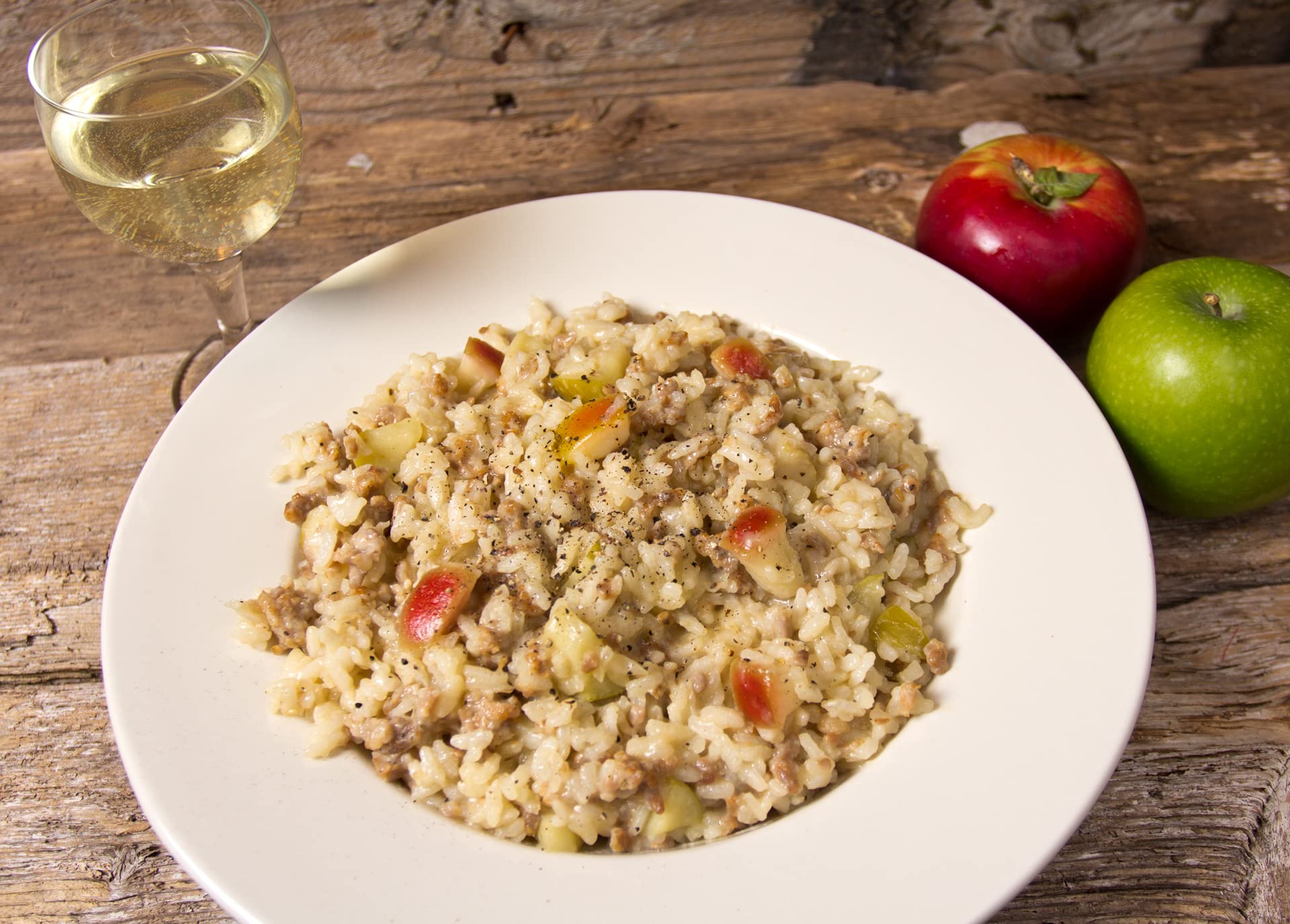 Alessi textura cremosa de risotto en cuchara demuestra fácil preparación