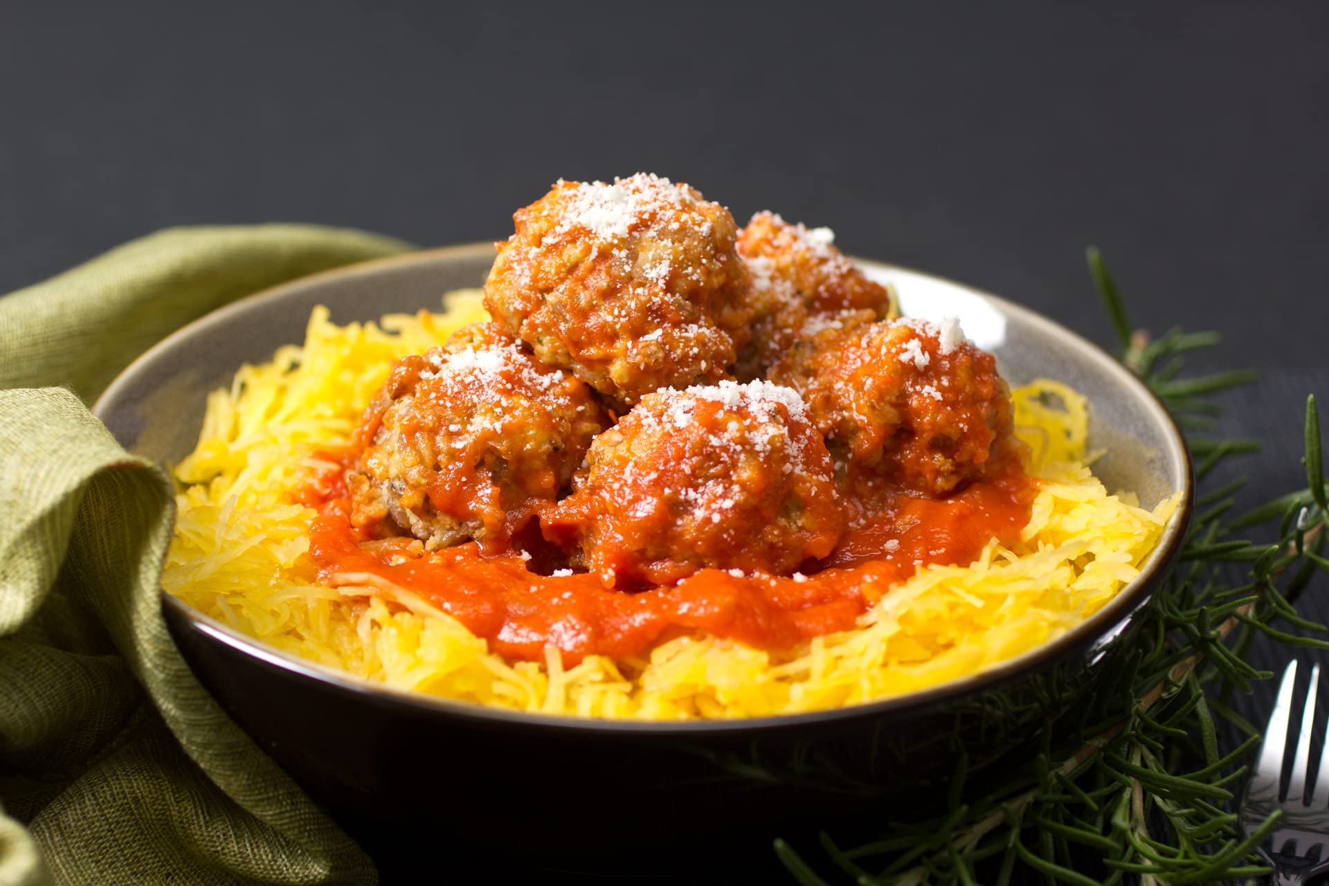 Alessi ambientación de mesa italiana con farro para inspirar comidas familiares reconfortantes
