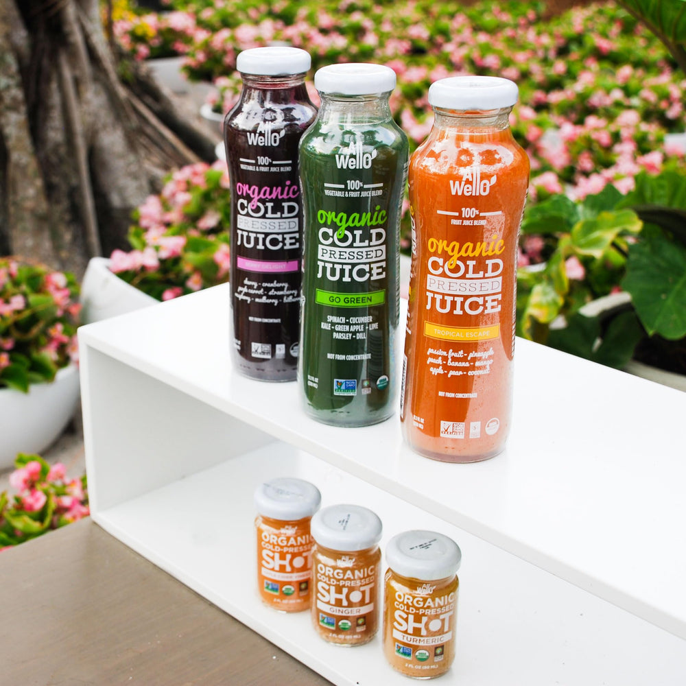 ALLWELLO primer plano de textura del jugo cold-pressed que destaca frescura natural