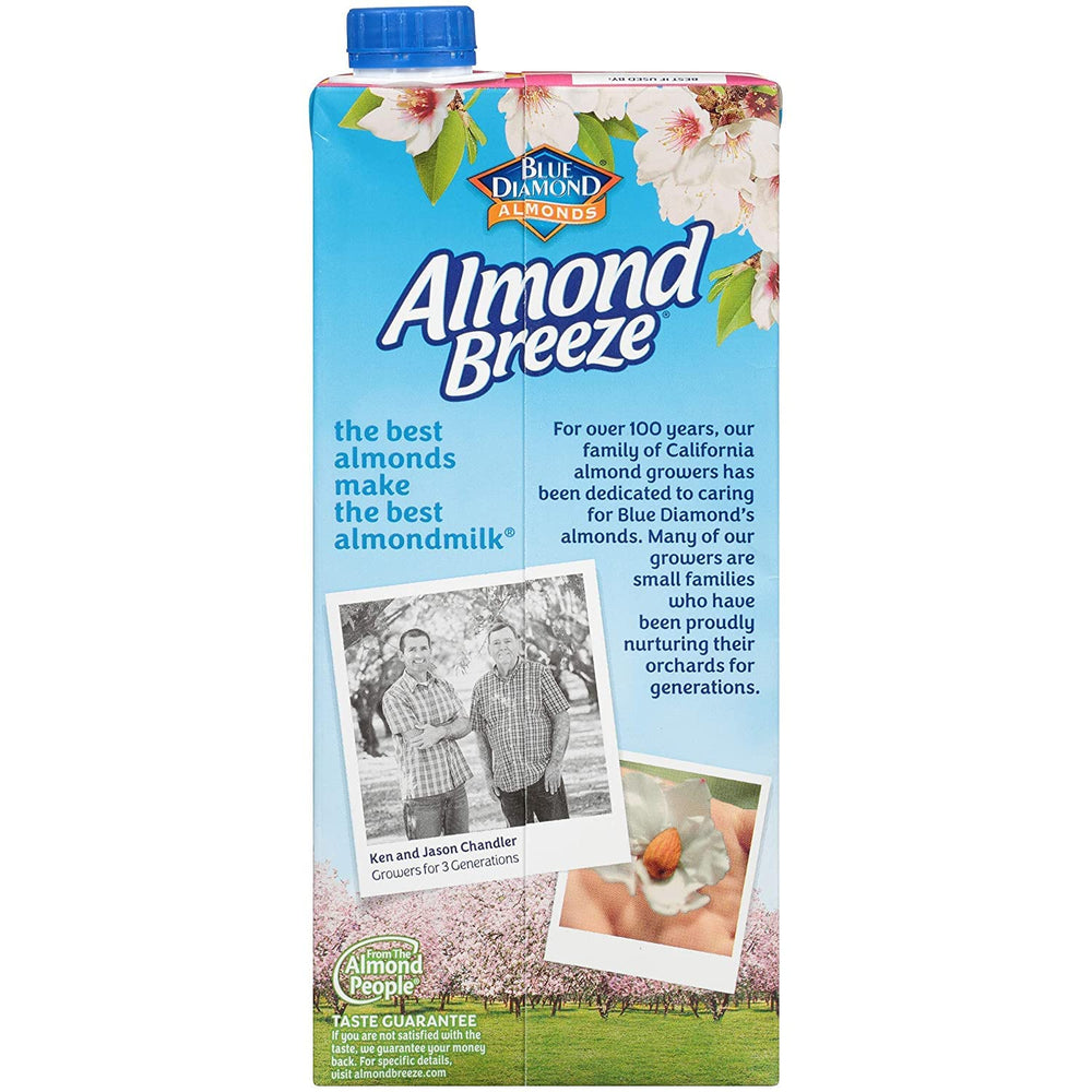 Almond Breeze servido con café demostrando compatibilidad en bebidas calientes