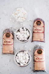 Amish Country Popcorn primer plano de granos azules con color natural atractivo