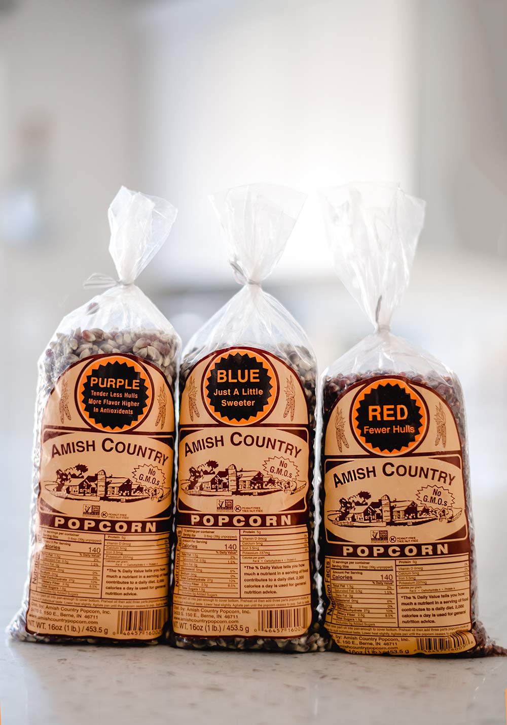 Amish Country Popcorn primer plano de granos rojos mostrando textura y calidad