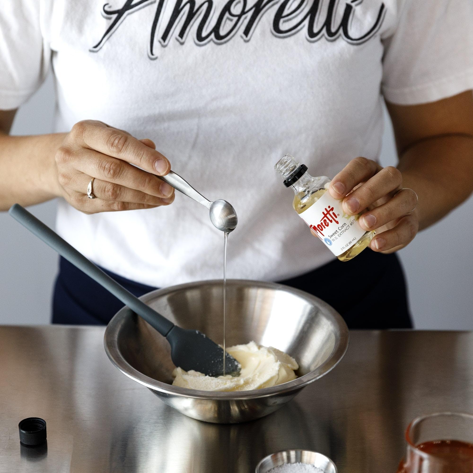 Amoretti en cocina doméstica estilizada, versatilidad para profesionales y casa