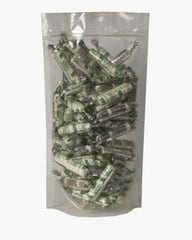 Mano sosteniendo una menta Angel Mint para indicar tamaño real y facilidad de tomar