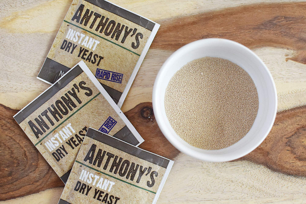 Anthony's junto a harina y utensilios, preparado para diversas recetas