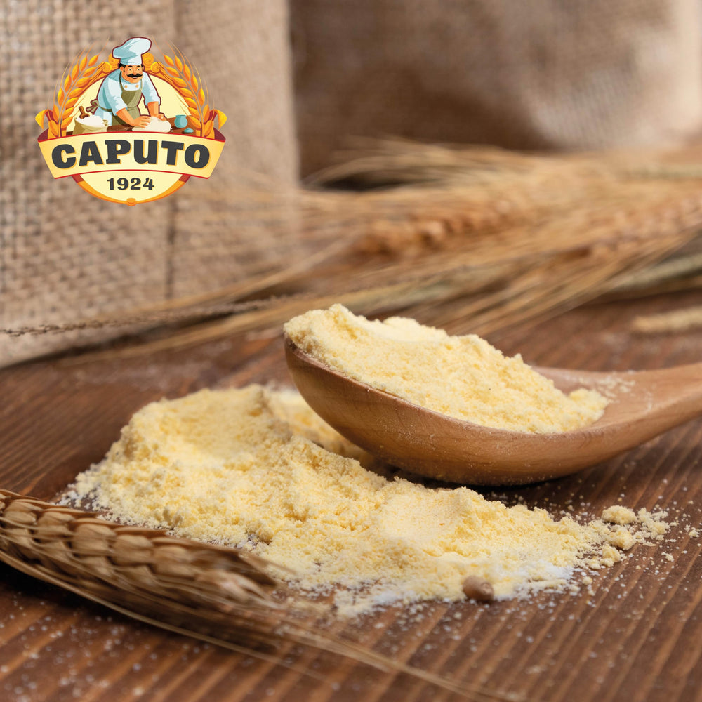 Antimo Caputo bol con sémola e ingredientes listos para preparar pasta
