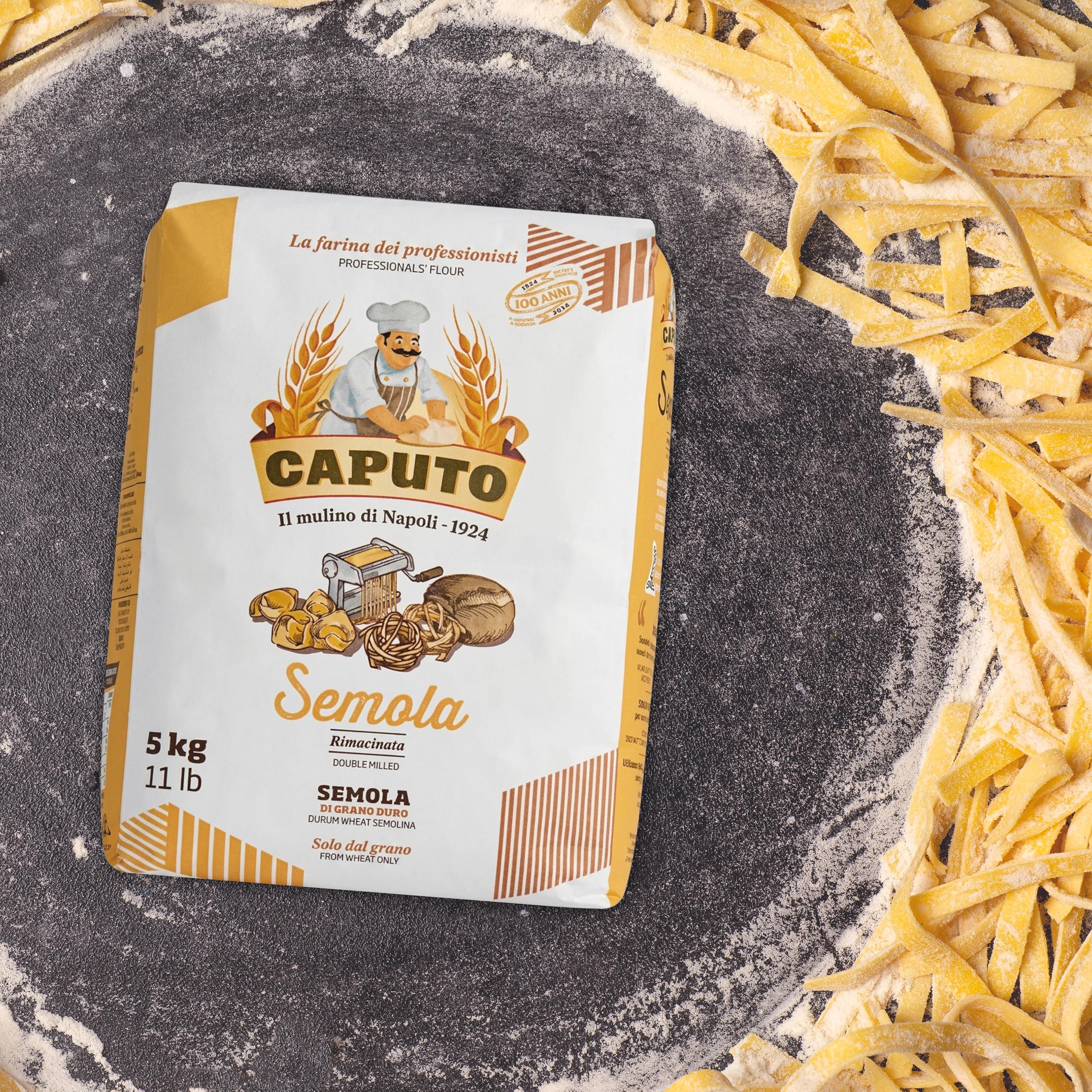 Antimo Caputo masa de pasta en mano mostrando elasticidad y manejo