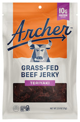 Archer Jerky porción junto a antebrazo para comparar tamaño práctico