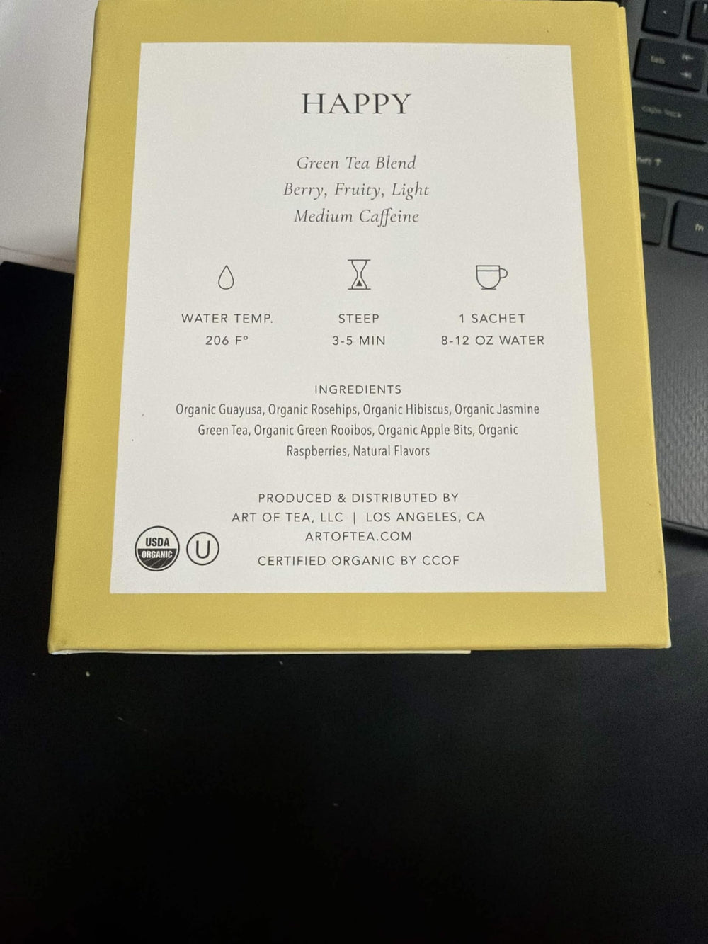 Art of Tea sachet al lado de moneda para comparar tamaño, práctico y portátil