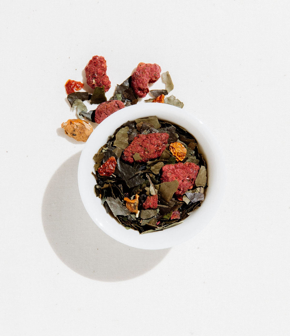 Art of Tea sachet infusionando en taza, entrega sabor aromático rápidamente