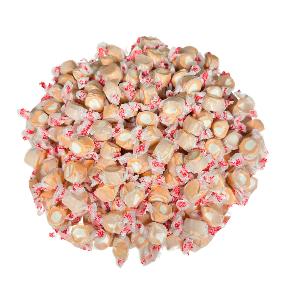 Assortit frasco con taffy en mostrador ideal para exhibir y servir en eventos