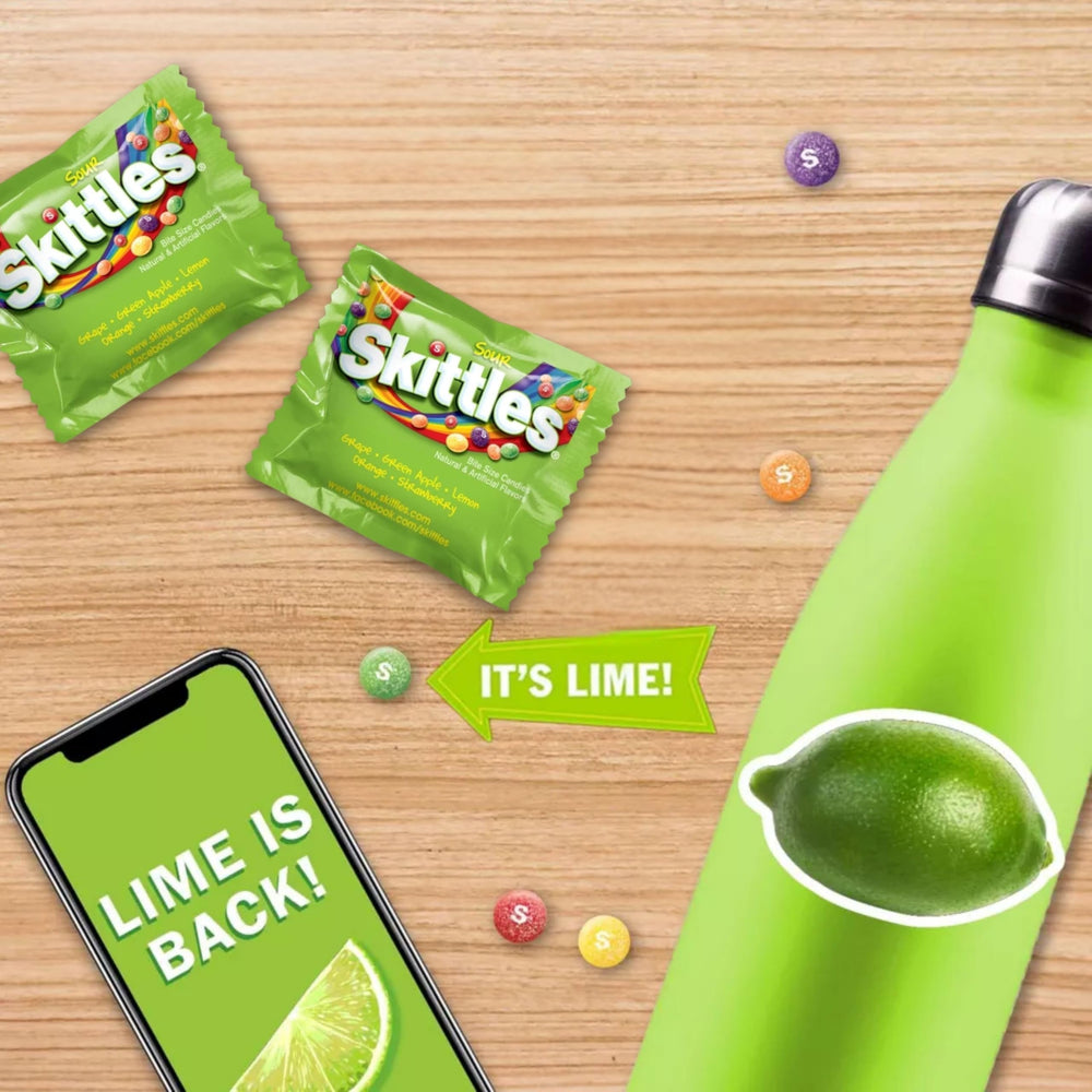 Assortit X Skittles Sour primer plano de textura ácida y masticable sensación sabrosa