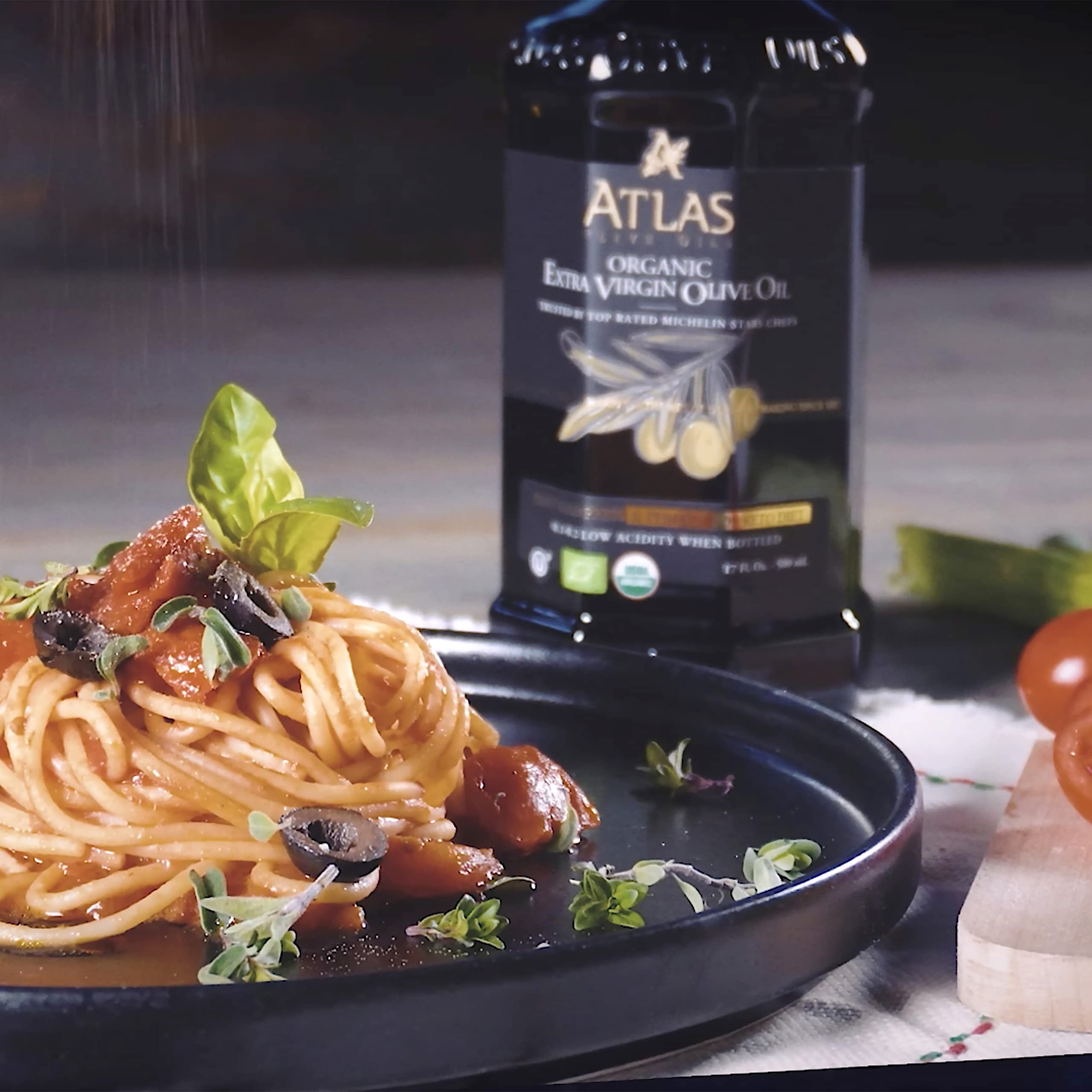 A ATLAS OLIVE OILS aceitunas y paisaje del Atlas indicando origen y sabor