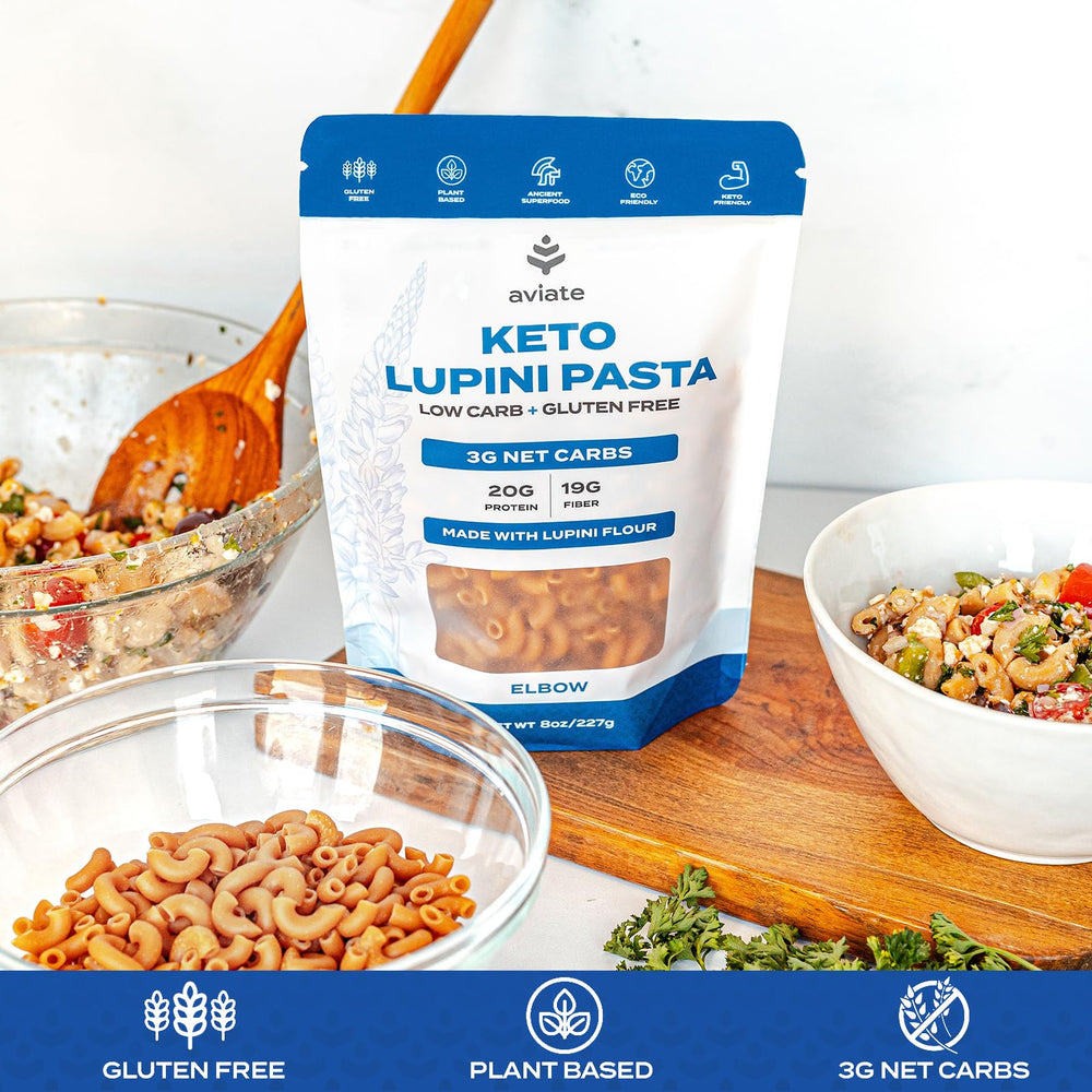 Aviate paquete 8oz junto a una mano para comparar tamaño y conveniencia porciones